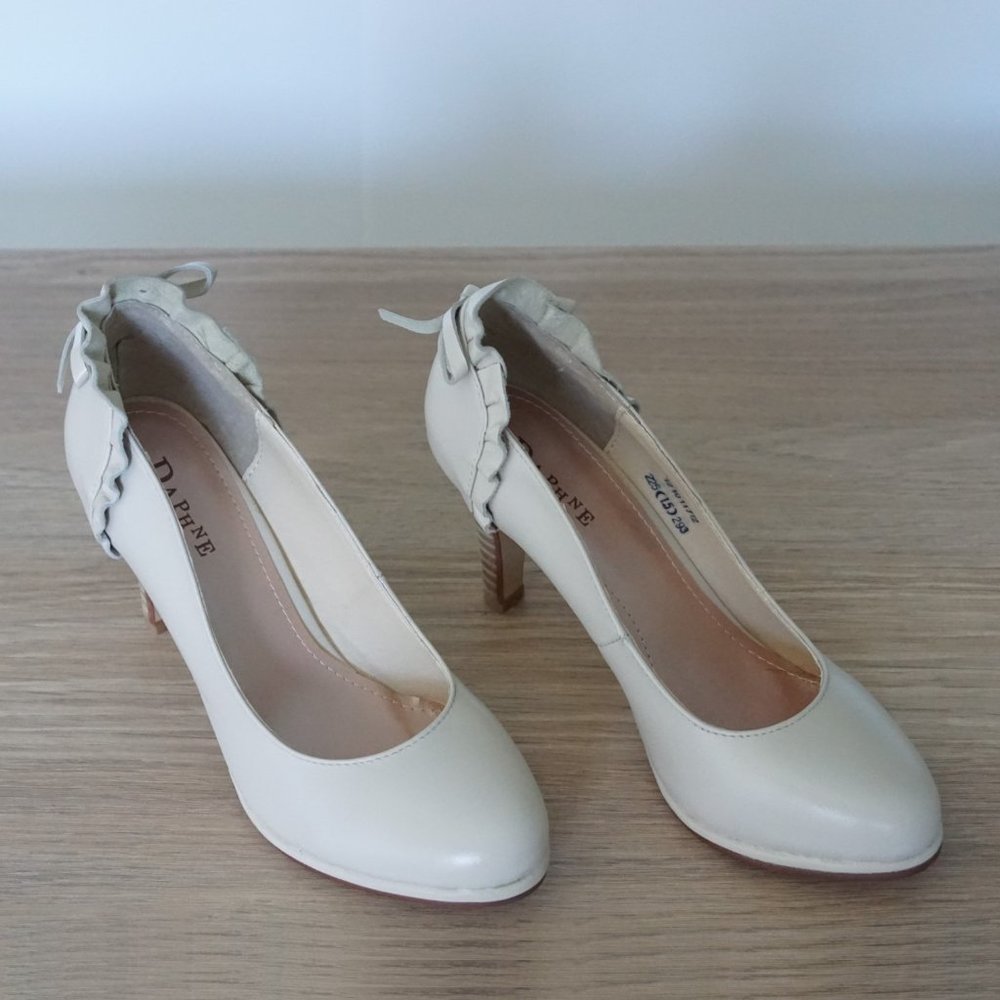 Daphne Sheepskin Heel Pump, Color Ivory, Size 22.5 / US 6